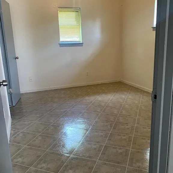 5440 Makeig St — Photo 3