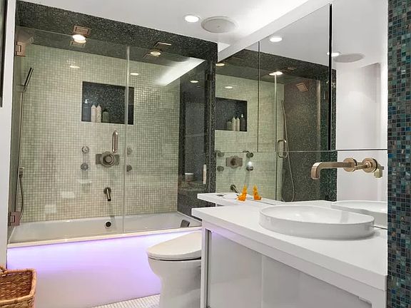 5th image of 39 E 12th St APT 808
