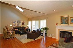 5th image of 64 Sullivan Dr