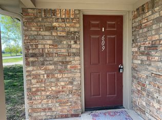 609 N Andover Rd, Andover, KS 67002