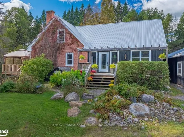 204 Bowyer Rd, Huntsville, ON P1H 2J4