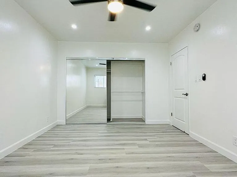 4021 Stevely Ave — Photo 8