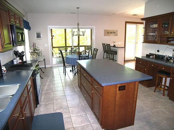 Kitchen - Breakfast Rm.