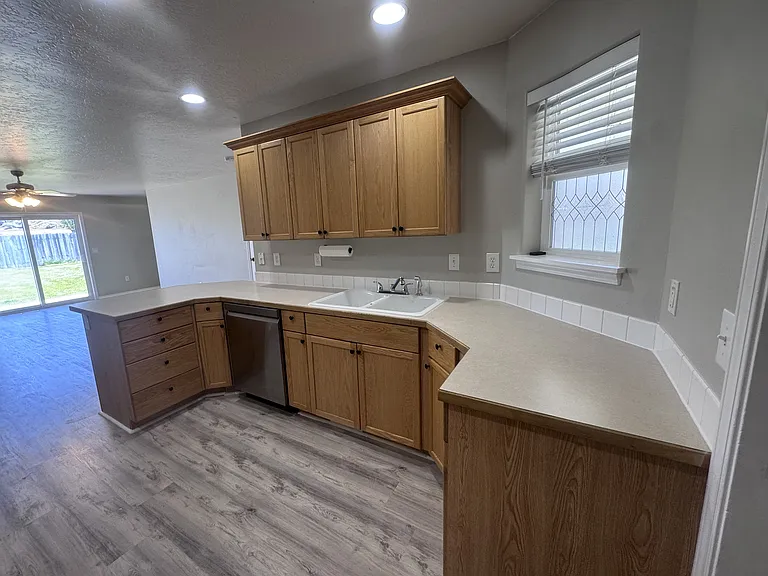 1700 NE Cinder Loop — Photo 16