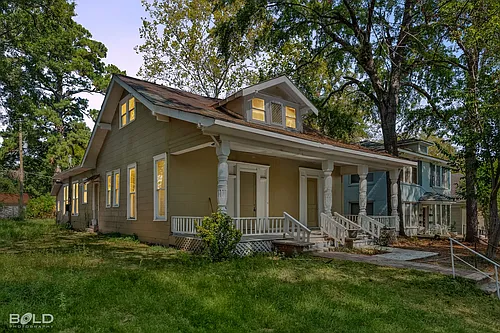 546 Dalzell St Photo 1