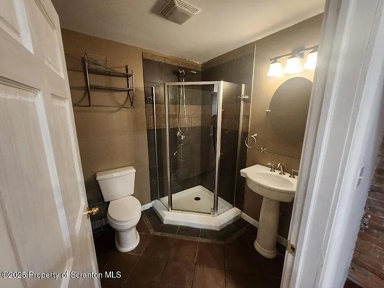 98 N Franklin St #1 — Photo 7