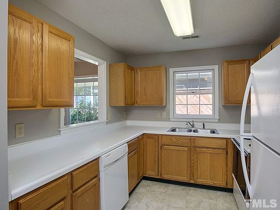 2nd image of 116 Forest Oaks Dr
