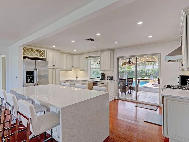 7115 Venetian Way — Photo 8