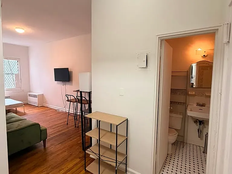 324 E 14th St #5-B — Photo 8