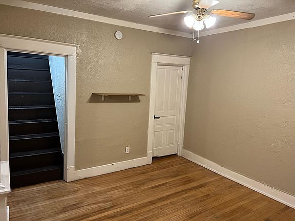 3rd image of 851 1/2 Davis Ave NW