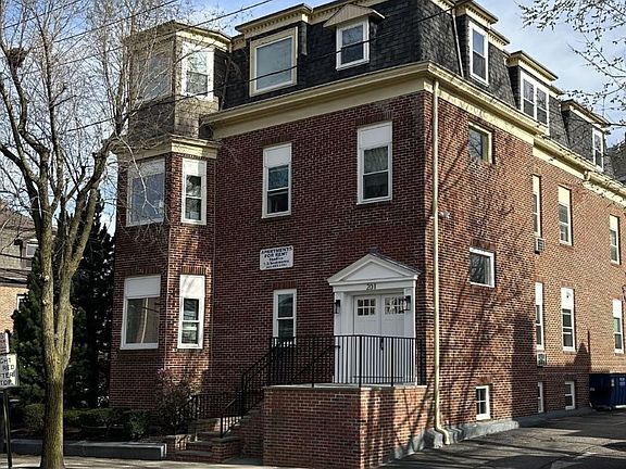 2nd image of 201 Waterman St APT 5