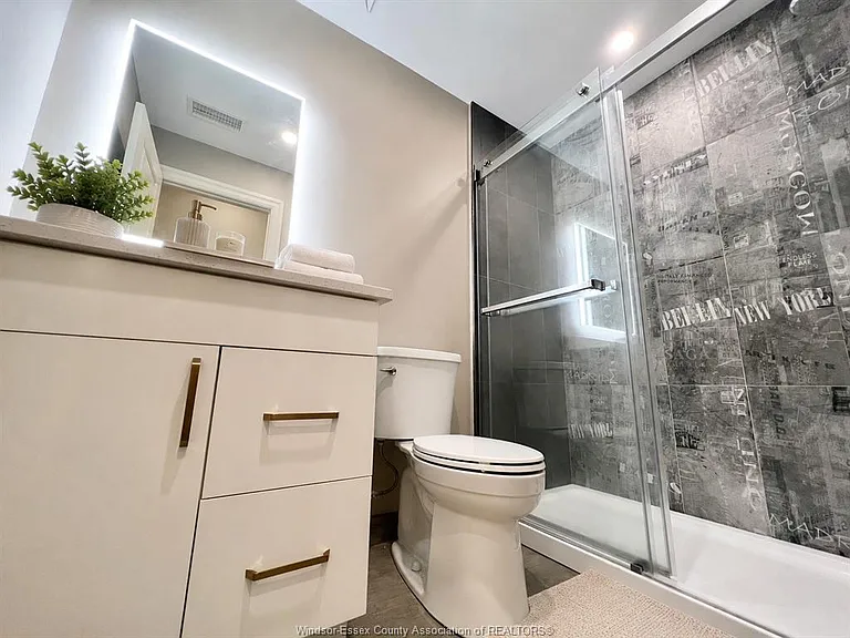 531 Pelissier St #203 — Photo 8