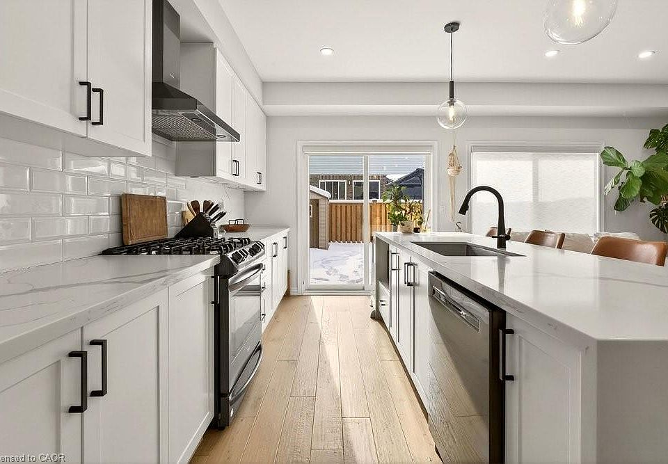 1st image of 74 Bobolink Rd