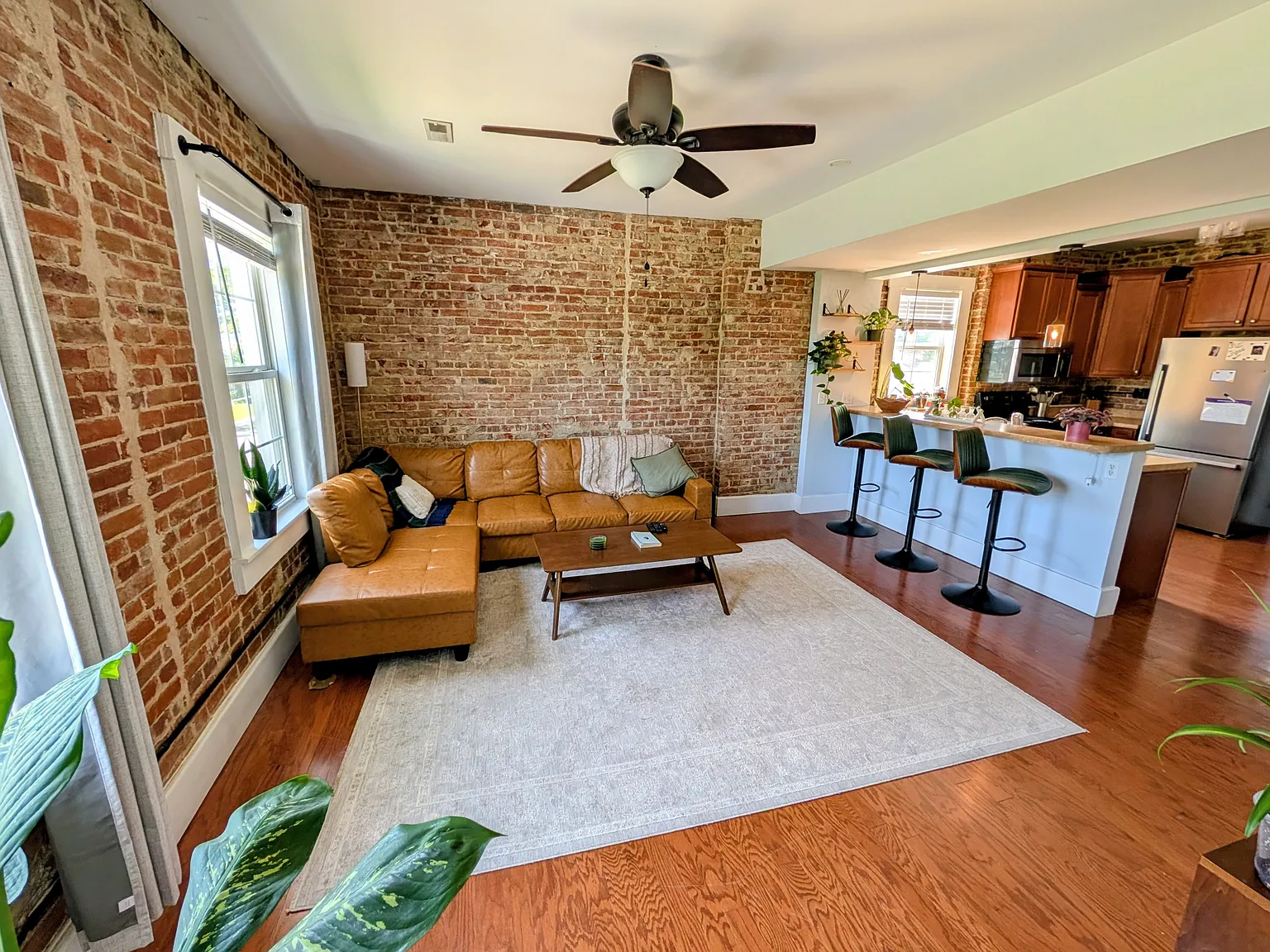 2 bed, 1100 sqft, $1,300 — Photo 4