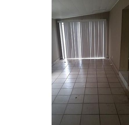 3rd image of 3857 Seminole Ave