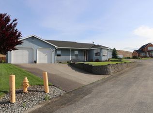 112 Pryor Dr, Pateros, WA 98846
