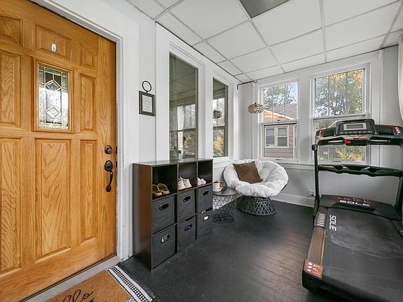 4th image of 209 Linden St N