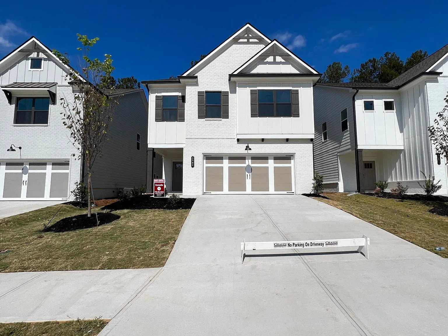 4 bed, 2.5 bath, 2375 sqft, $2,700 — Photo 2