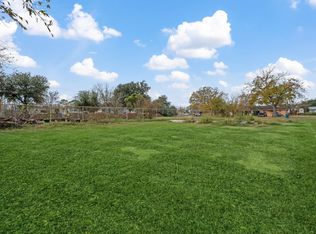 516 8th St, Hempstead, TX 77445