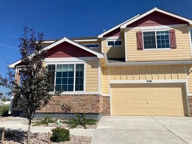 5 bed, 3.5 bath, 3214 sqft, $3,000 — Photo 1