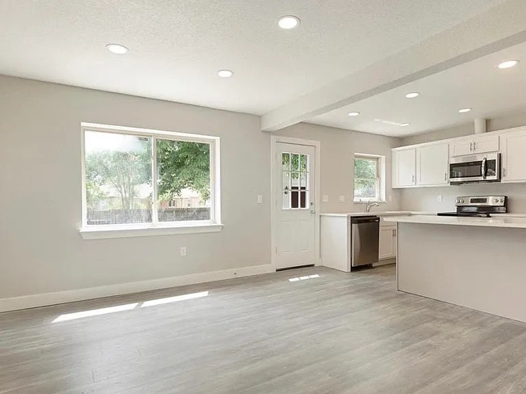 1220 Tucson St — Photo 4
