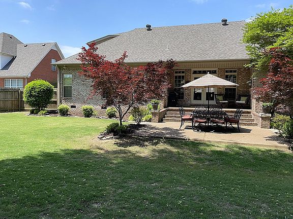 2nd image of 380 Oakleigh Dr