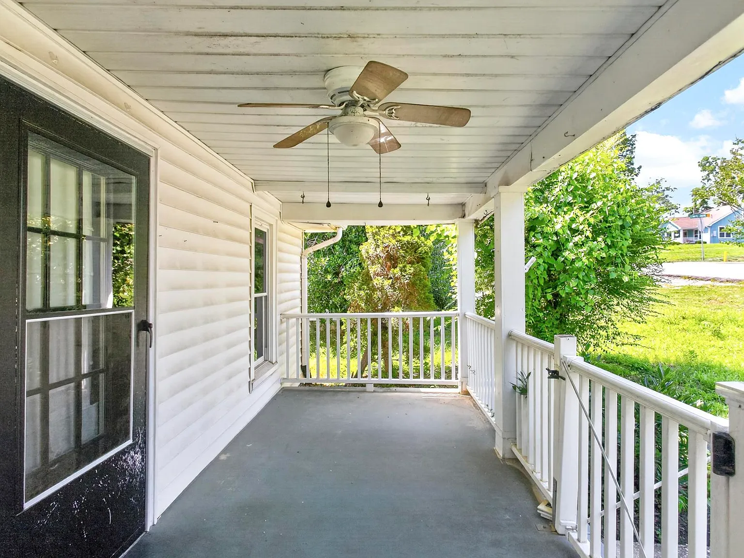 3 bed, 2.5 bath, 1422 sqft, $2,700 — Photo 2