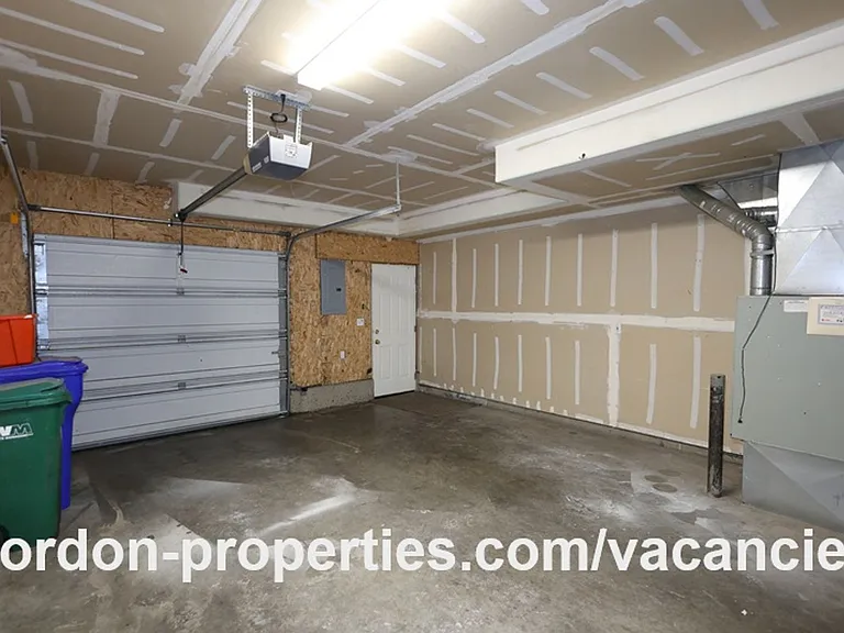 16913 NE Halsey St — Photo 8