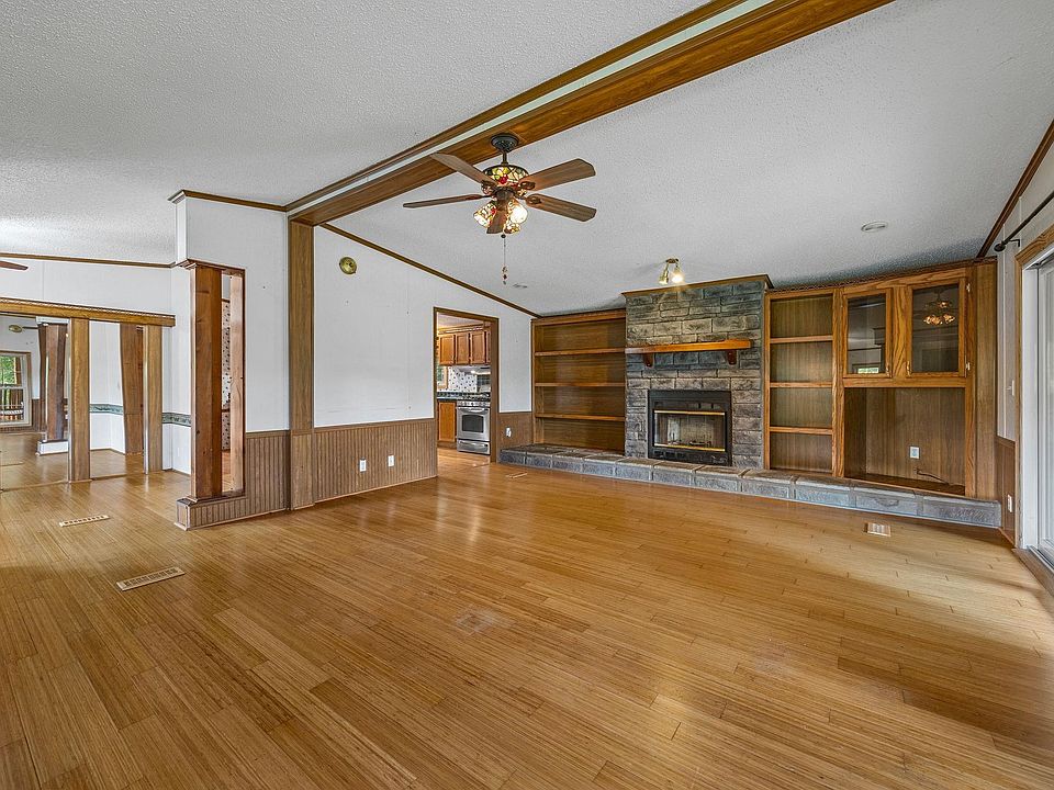 22nd image of 995 Foster Rd