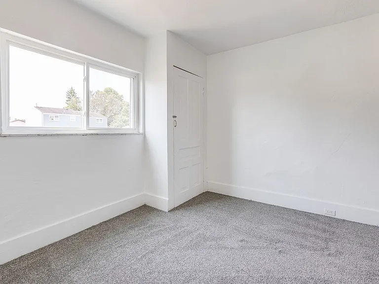 2120 Salisbury St S — Photo 31