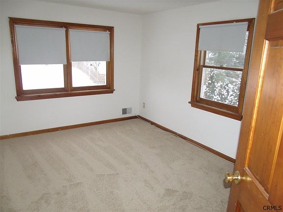 5th image of 61 McDonald Dr