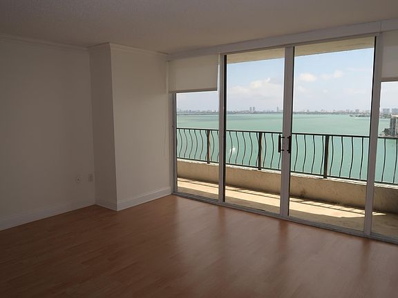 4th image of 555 NE 15th St APT 19B
