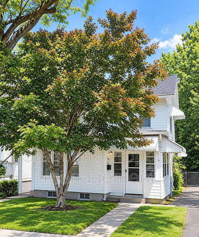 2 bed, 1.0 bath, $1,100 — Photo 1