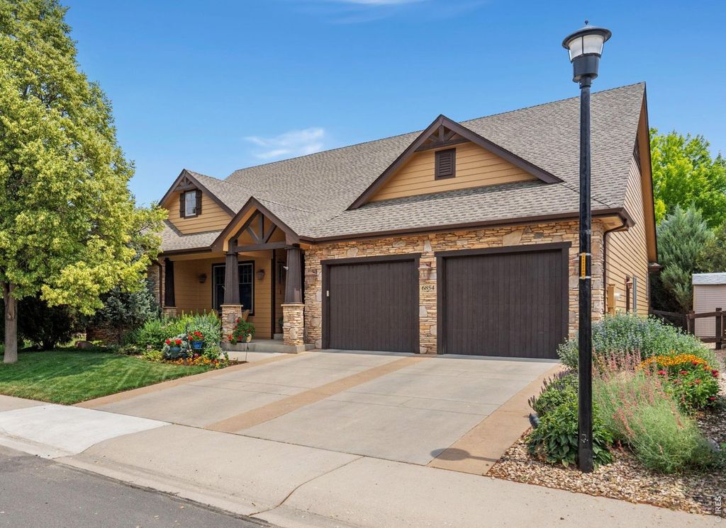6854 Pumpkin Ridge Dr