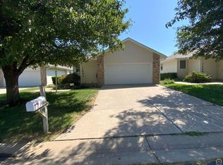 1404 SW Woodhull Ct, Topeka, KS 66604