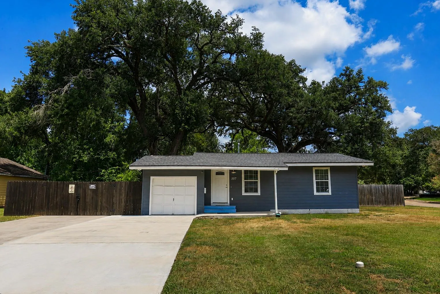 3 bed, 2.0 bath, 1063 sqft, $1,650 — Photo 1