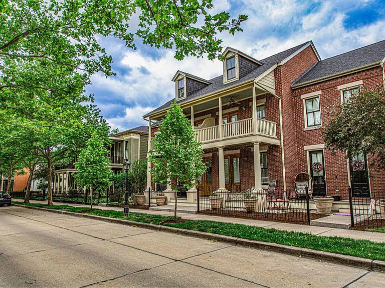French District Villas — Photo 18