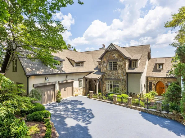 219 Gnome Trl, Lookout Mountain, GA 30750