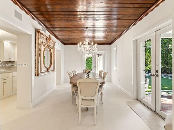 4th image of 5711 N Bay Rd