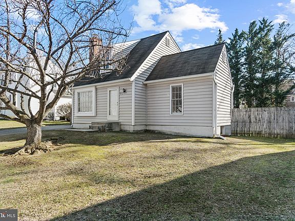 2nd image of 1012 Hyde Park Dr