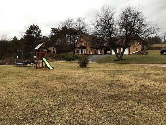 3rd image of 1010 Baldtop Hts