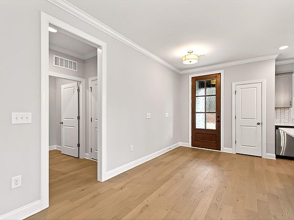 4th image of 129 Buckaroo Dr