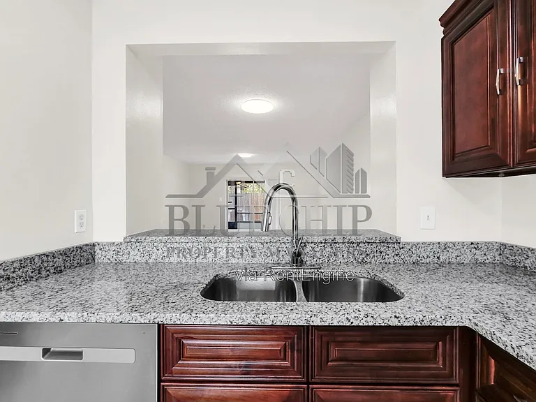 5322 Jade St — Photo 9