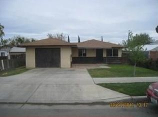 743 P St, Firebaugh, CA 93622