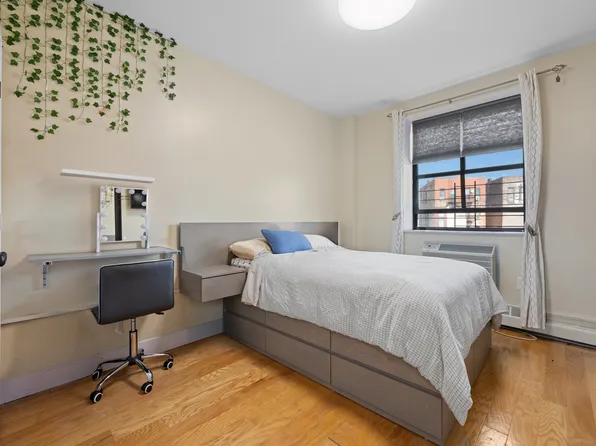 1814 Saint Johns Place image 11 of 26