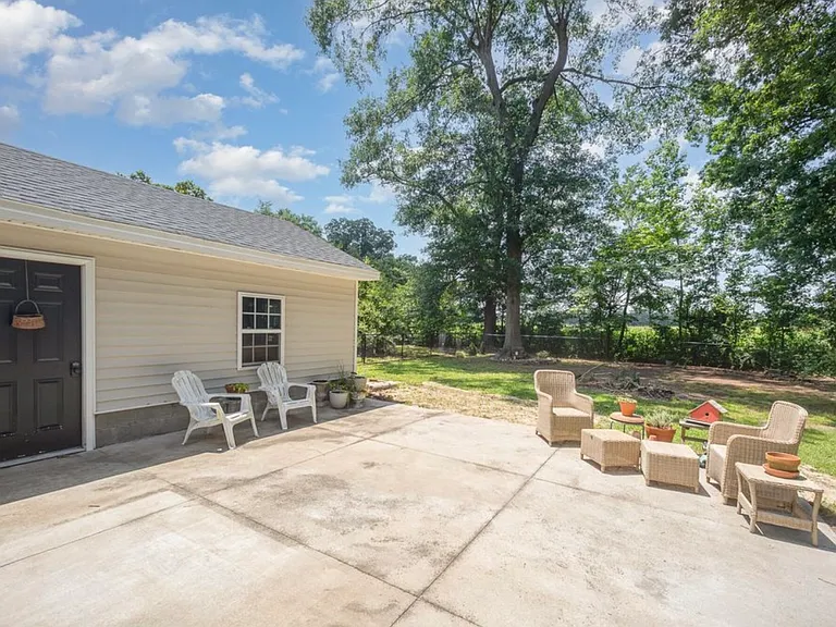 101 Trotwood Dr — Photo 3