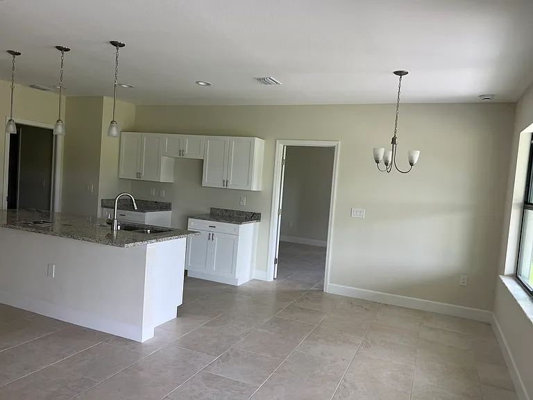 220 Preston St — Photo 3