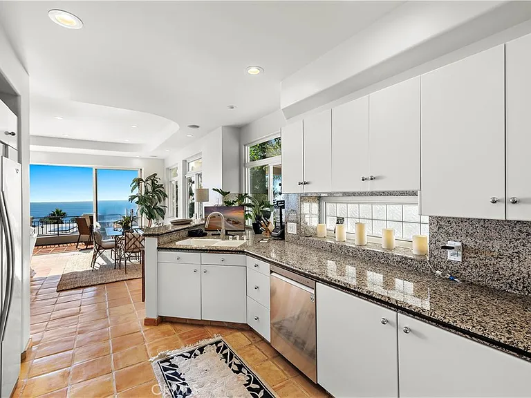 1050 Skyline Dr — Photo 10