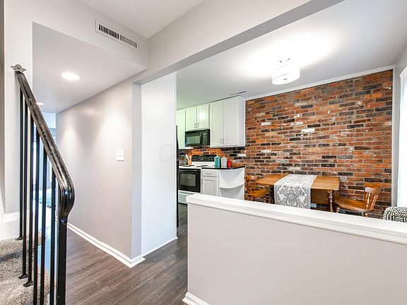 3rd image of 2815 Chateau Cir S #38