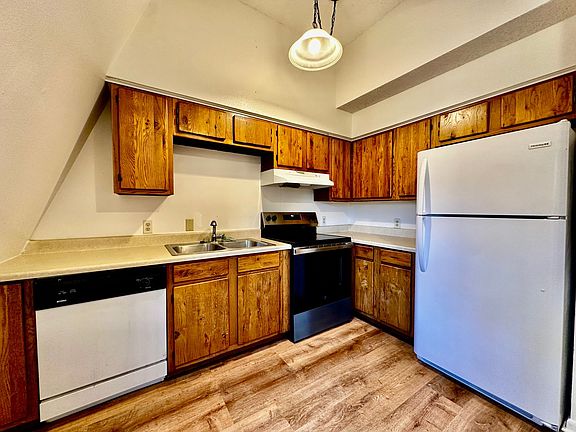 4th image of 321 A St #1